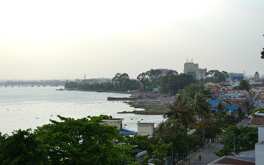 Sau 6 tháng thực hiện dự án, hiện diện tích sông được lấp gần đạt 90% theo thiết kế.