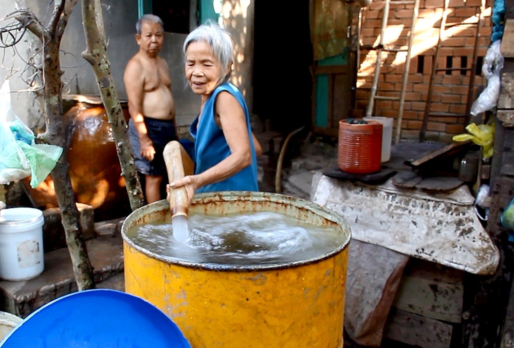 Hàng ngàn người dân quay cuồng trong “cơn khát” nước sạch - 3 Hàng ngàn người dân quay cuồng trong “cơn khát” nước sạch
