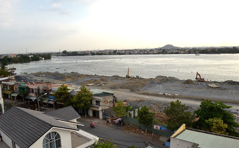 Việc lấn 100m ra sông Đồng Nai đã hoàn thành được 90%