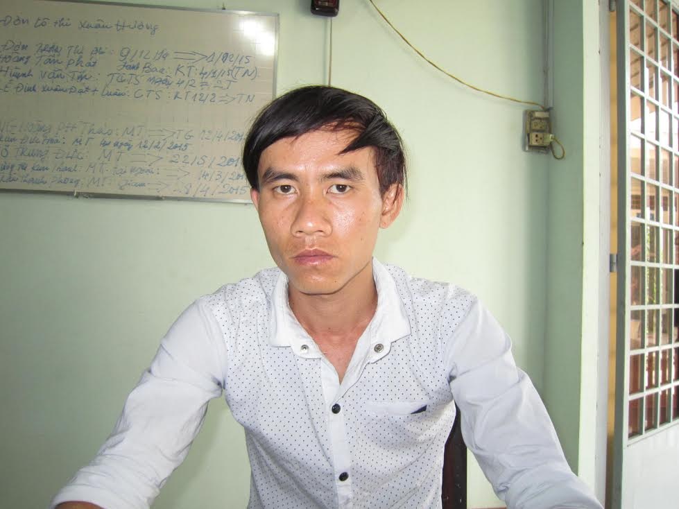 Thiếu nữ bị “yêu râu xanh” hiếp dâm khi đi nhờ xe - 1 Yêu râu xanh hiếp dâm thiếu nữ rồi khoe thành tích bị tạm giữ tại cơ quan công an