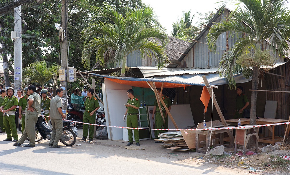 Người đàn ông chết bất thường trong xưởng gỗ - 1 Hiện trường vụ người đàn ông chết trong xưởng gỗ sáng 3/3