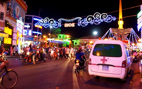 Thành tâm cầu khẩn một năm mới khỏe mạnh, nhiều may mắn