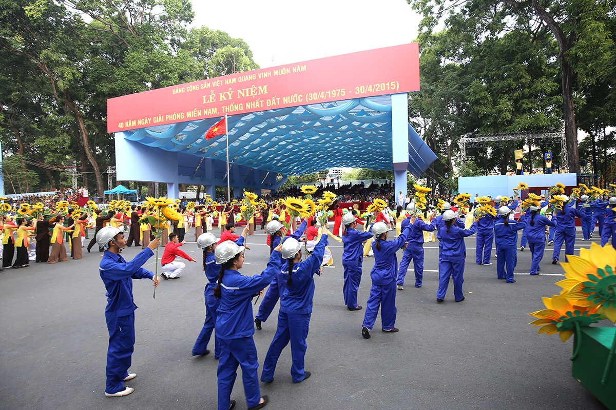 Biểu diễn văn nghệ tại buổi tổng duyệt