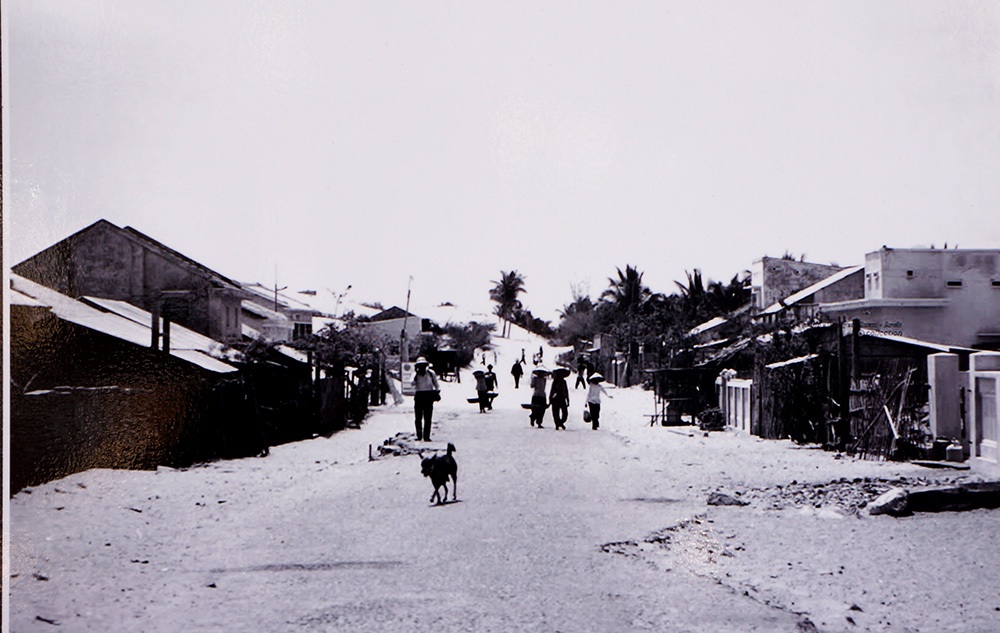 Đường Gia Long nay là đường Nguyễn Huệ, phường Đức
Nghĩa ngày mới giải phóng