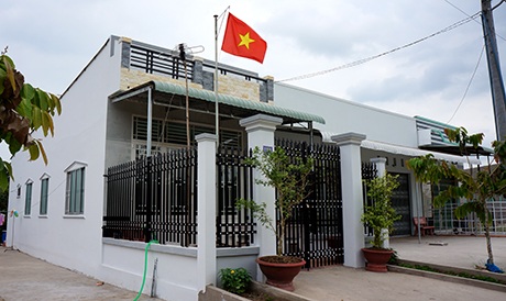 Hoàn thành nhà ở vượt lũ giai đoạn 2 tại ĐBSCL - 1 Những căn nhà vượt lũ trong cụm, tuyến dân cư ở vùng ngập lũ được xây dựng kiên cố, khang trang