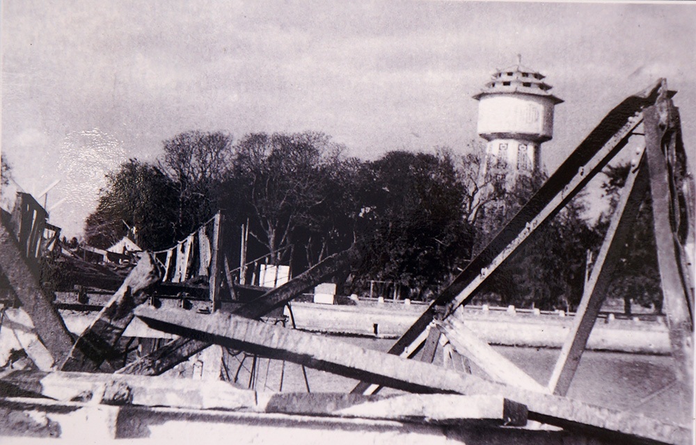 Cầu Quan (nay là cầu Lê Hồng Phong) bị ném bom đánh sập ngày 19/4/1975