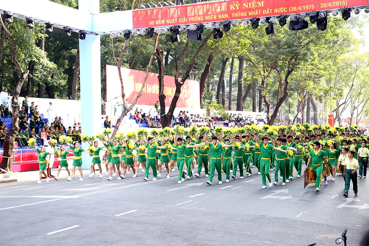 Khối diễu hành của văn, nghệ sĩ