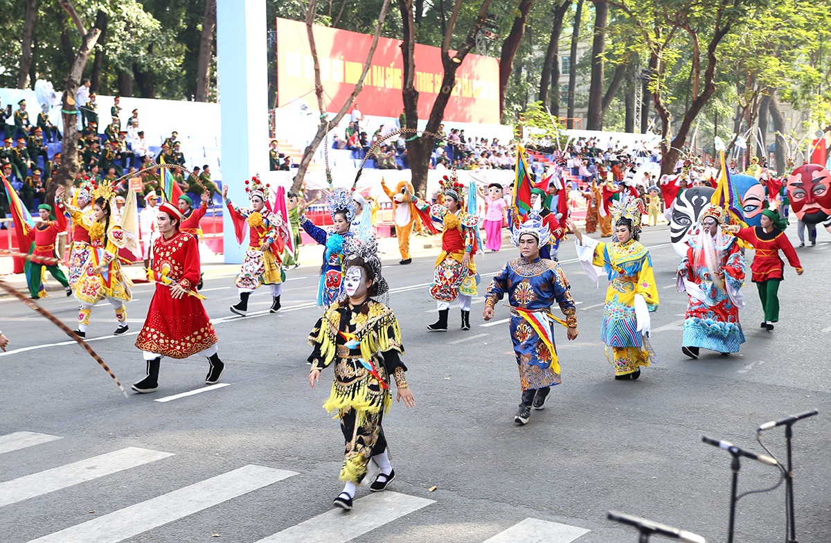 Khối diễu hành của văn, nghệ sĩ