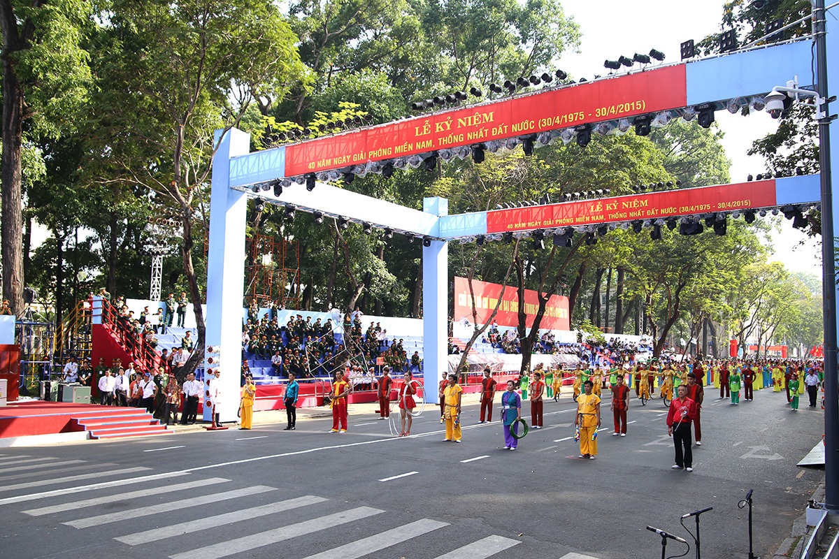 Khối diễu hành của văn, nghệ sĩ