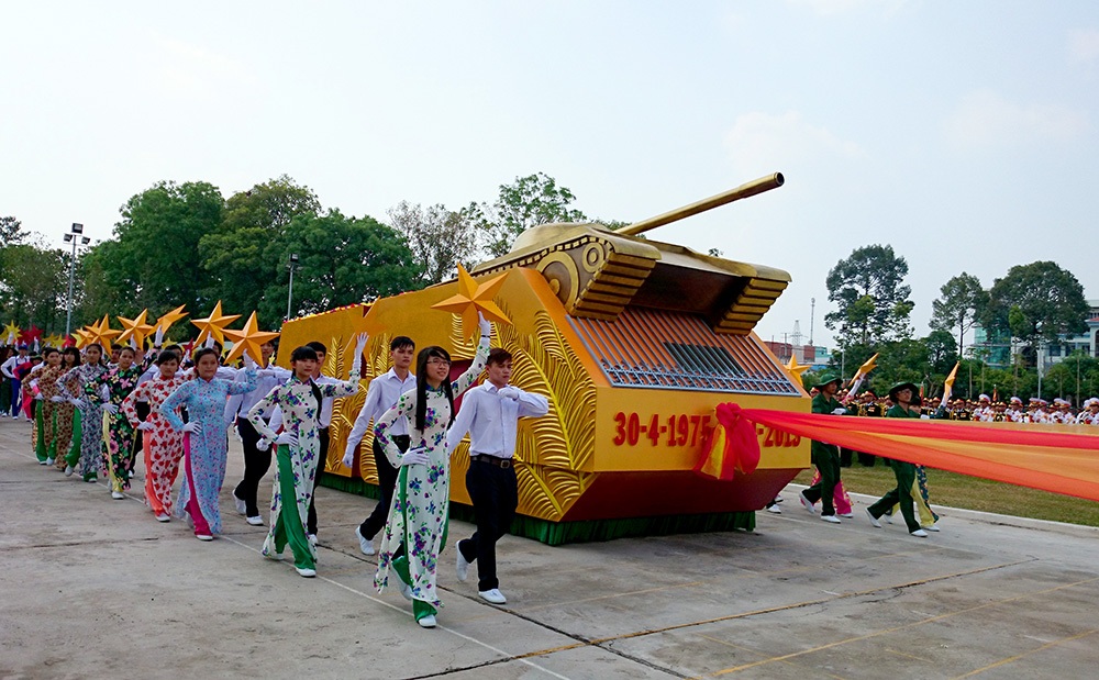 Bộ Quốc phòng trực tiếp giám sát buổi hợp duyệt diễu binh thứ 2 - 18 Trung Kiên