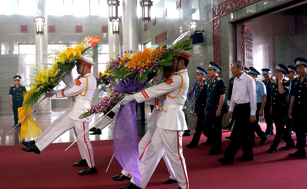 Tiễn biệt hai phi công Su – 22 hy sinh trên biển - 11 Các đoàn vào viếng