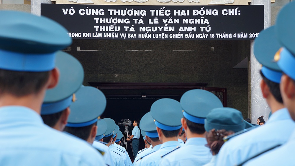 Tiễn biệt hai phi công Su – 22 hy sinh trên biển - 5 7h sáng, đồng đội có mặt tại nhà tang lễ Bộ Quốc phòng viếng hai phi công hy sinh khi làm nhiệm vụ