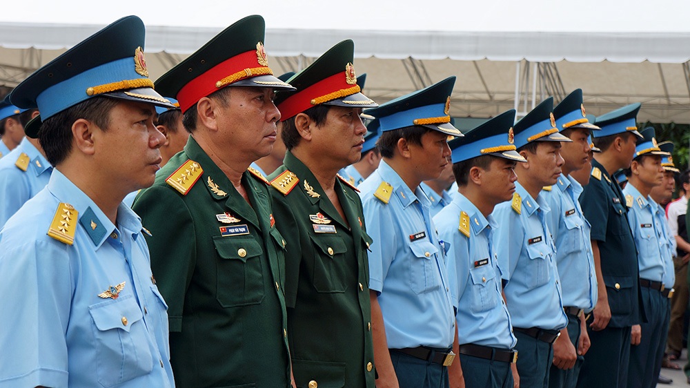 Tiễn biệt hai phi công Su – 22 hy sinh trên biển - 7 7h sáng, đồng đội có mặt tại nhà tang lễ Bộ Quốc phòng viếng hai phi công hy sinh khi làm nhiệm vụ