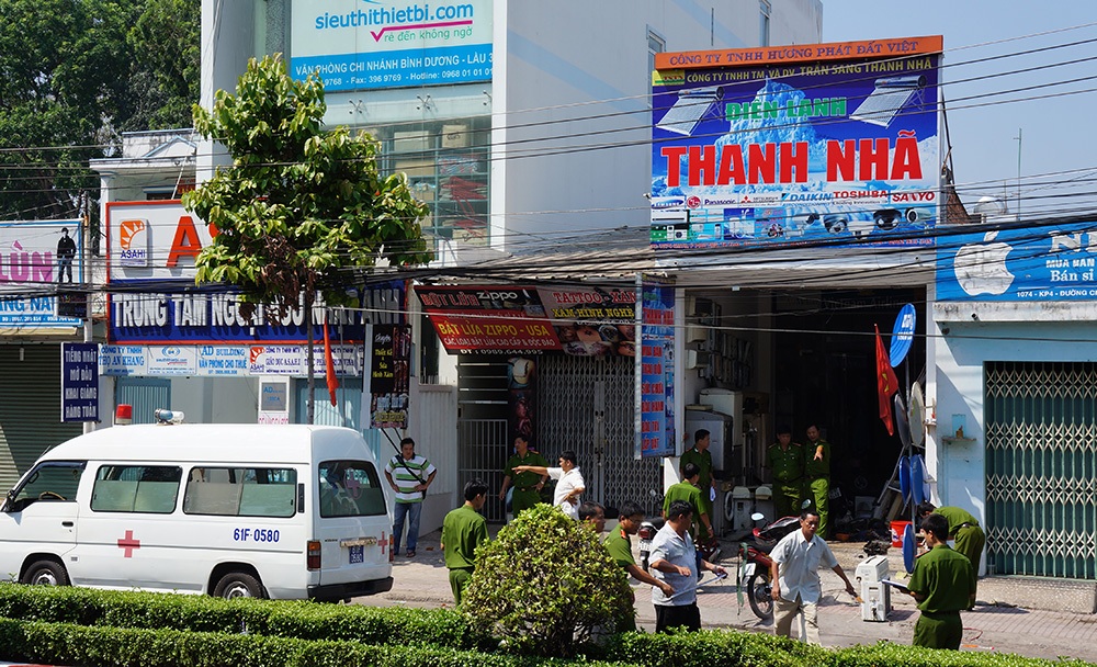 Nổ lớn tại tiệm điện lạnh, 3 người thương vong - 1 Hiện trường vụ nổ khiến 1 người chết, 2 người bị thương