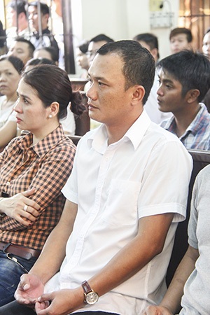 Xét xử nguyên Đại úy CSGT Trạm Suối Tre nổ súng bắn chết cấp trên - 2 Thượng úy Đoàn Thanh Phú, người bị trúng đạn của Vinh khi can ngăn vụ xô xát