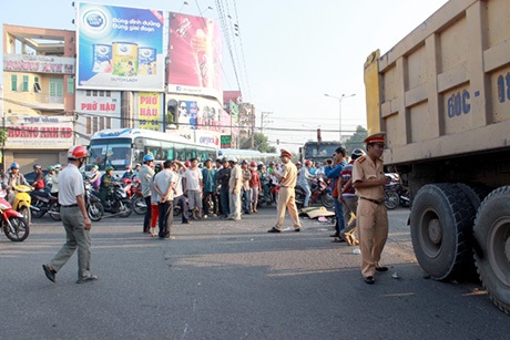 Hiện trường vụ tai nạn khiến một phụ nữ tử vong