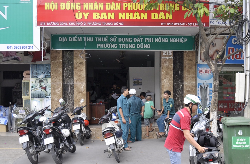 Xác định nhóm côn đồ xông vào UBND phường chém gục một thanh niên - 1 UBND phường Trung Dũng nơi nhóm côn đồ xông vào chém gục tại chỗ một thanh niên