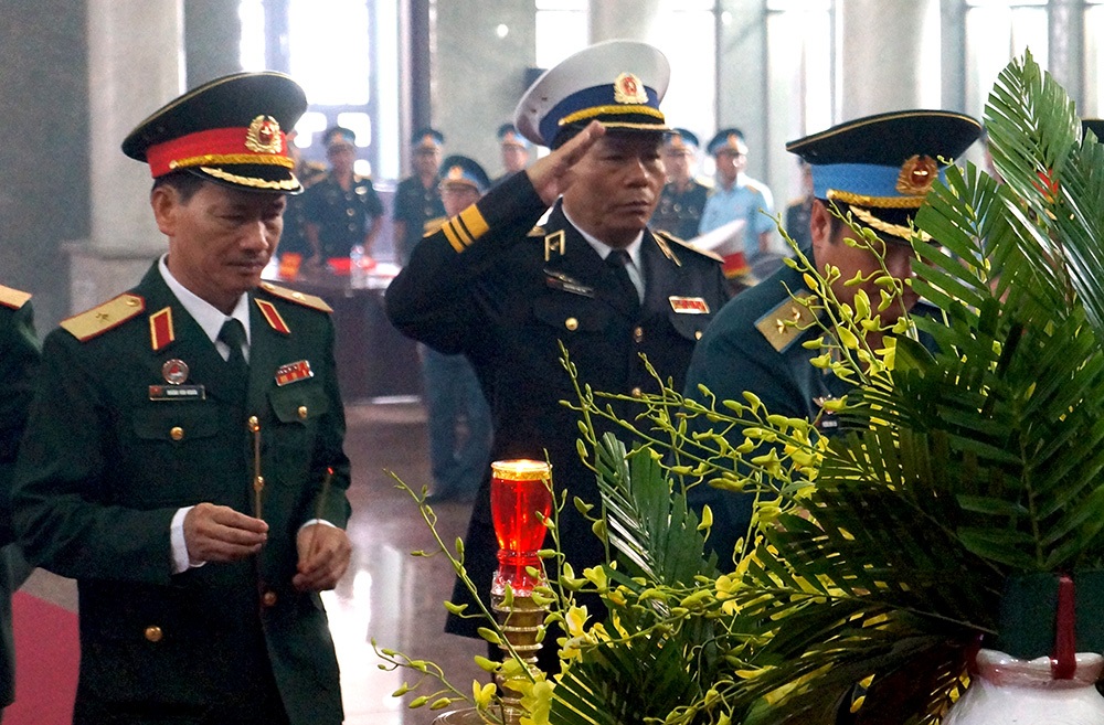 Tiễn biệt hai phi công Su – 22 hy sinh trên biển - 10 Các đoàn vào viếng