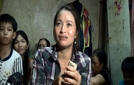 “Tỷ phú ve chai” phải đi ngủ nhờ vì nhiều người lạ xuất hiện - 1 “Tỷ phú ve chai” phải đi ngủ nhờ vì nhiều người lạ xuất hiện