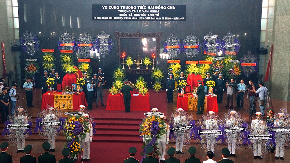 Tiễn biệt hai phi công Su – 22 hy sinh trên biển - 1 Tiễn biệt hai phi công Su – 22 hy sinh trên biển