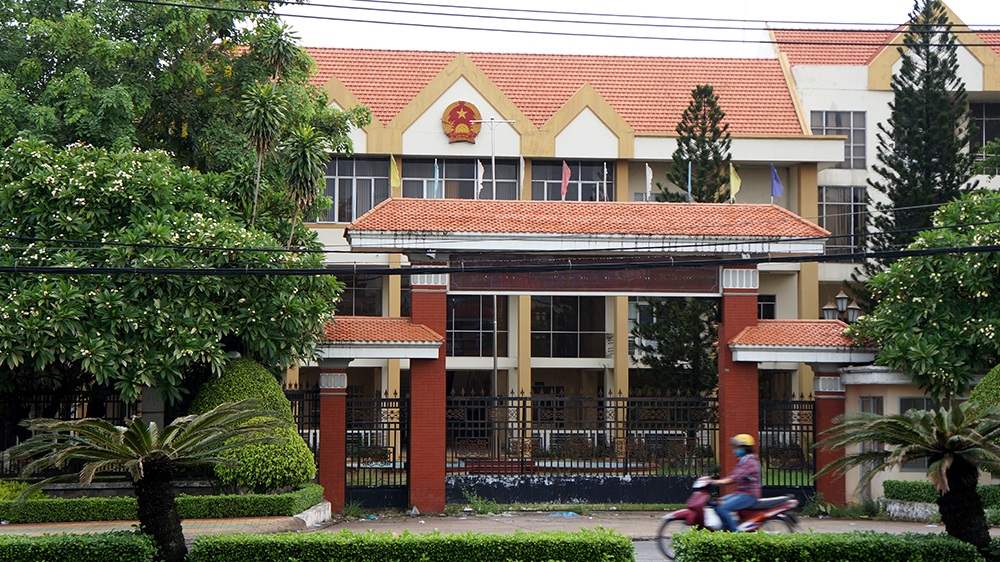 Những khu đất “vàng” bị bỏ hoang - 4 Trụ sở cũ của UBND TP. Thủ Dầu Một đóng cửa im lìm