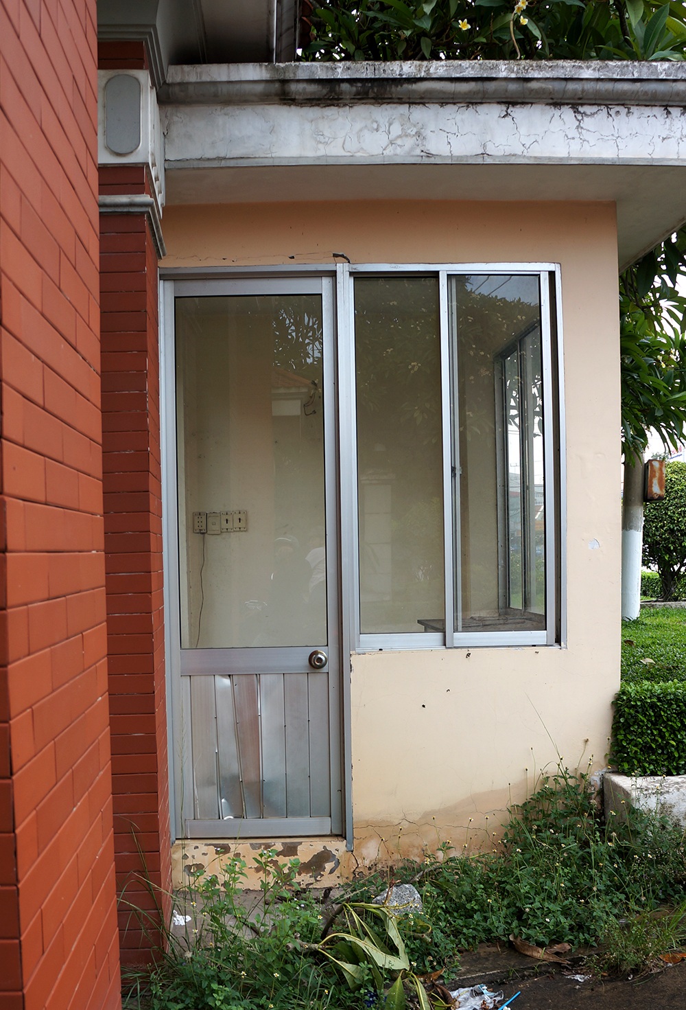 Những khu đất “vàng” bị bỏ hoang - 10 Chột bảo vệ