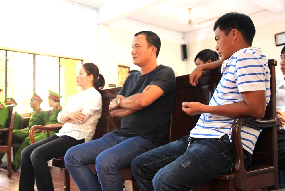 Vụ nguyên Đại úy CSGT bắn chết cấp trên: Giấu súng dưới gối vì… sợ ma - 2 Vợ Thiếu tá Sơn và các nhân chứng được triệu tập đến tòa