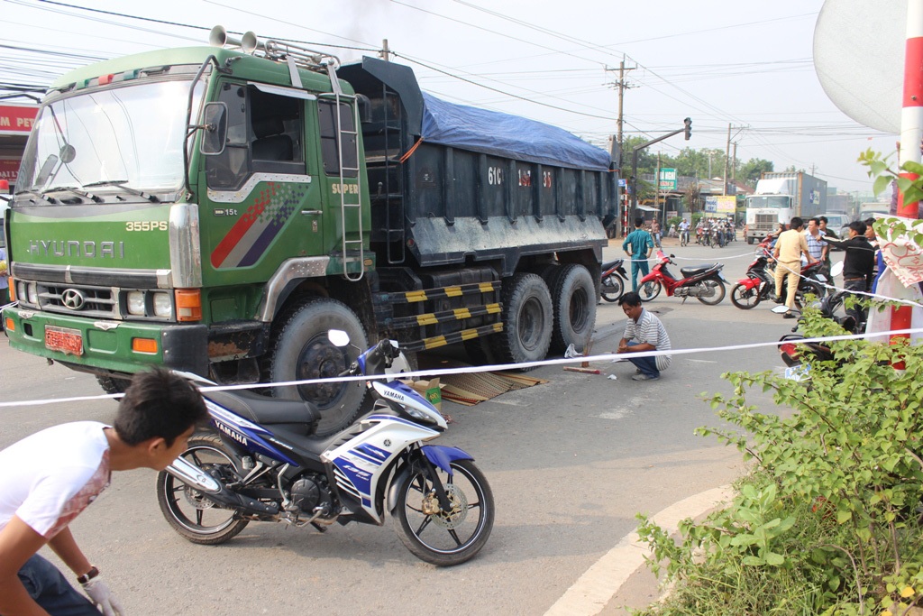 Va chạm xe ben, một người chết thảm - 1 Hiện trường vụ tai nạn khiến một người tử vong
