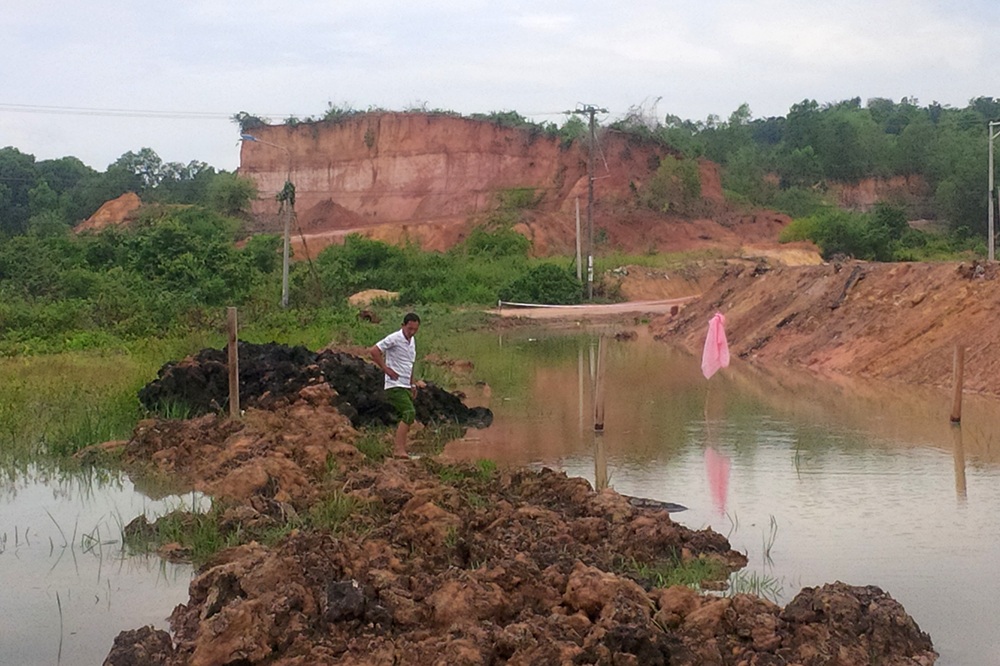 Những hố sâu công trình vẫn "há miệng" bẫy người - 1 Hiện trường nơi 2 chị em ruột bị lọt hố nước tử vong ngày
17/6