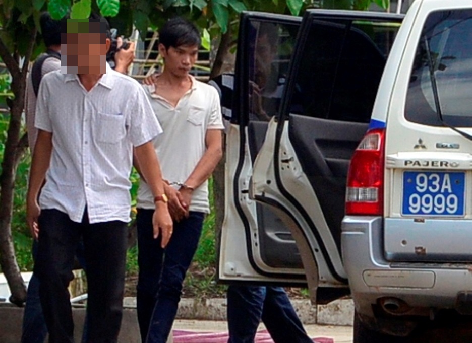 Nghi can Dương lúc mới bị bắt đang được lấy lời khai tại cơ quan công an.