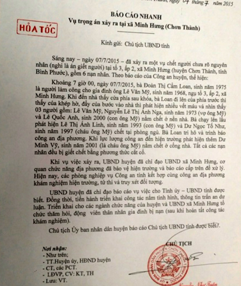 Những tình tiết đáng chú ý trong vụ thảm sát 6 người - 4 Các dấu vết từ ngoài cổng và vị trí một nạn nhân bị sát hại được kiểm tra, khám nghiệm tỉ mỉ