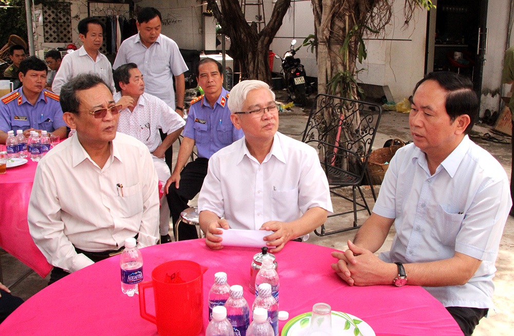 Bộ trưởng Bộ Công an chỉ đạo điều tra tại hiện trường vụ thảm sát - 3 Bộ trưởng Bộ Công an trực tiếp xuống hiện trường vụ thảm sát