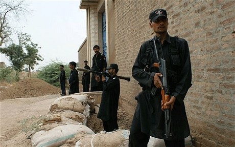 Pakistan trục xuất một loạt cố vấn quân sự Anh  - 1