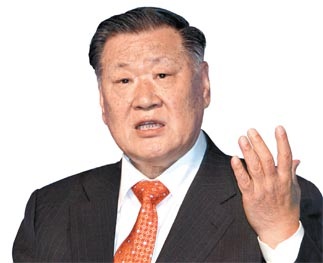 Hàn Quốc: Cựu chủ tịch Hyundai tặng 462 triệu USD cho người nghèo - 1