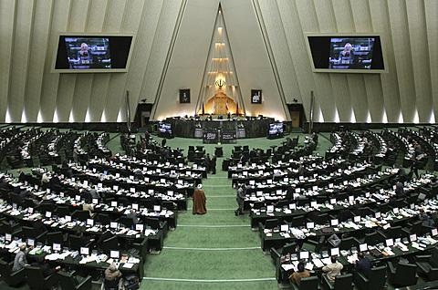 Đáp lại “những hành động thù địch”, Iran hạ cấp quan hệ với Anh - 1 Đáp lại “những hành động thù địch”, Iran hạ cấp quan hệ với Anh - 1