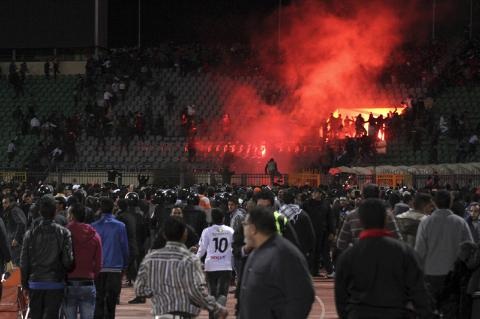 Ai Cập: Bạo động bóng đá, 74 người chết, hàng trăm người bị thương - 1 Ai Cập: Bạo động bóng đá, 74 người chết, hàng trăm người bị thương - 1