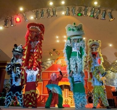 Người Việt 5 châu rộn ràng đón Tết Nhâm Thìn - 5