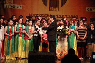 Người Việt 5 châu rộn ràng đón Tết Nhâm Thìn - 1