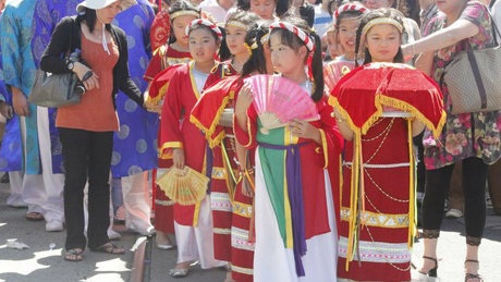 Người Việt 5 châu rộn ràng đón Tết Nhâm Thìn - 2