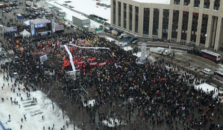 Tuần hành lớn nhất trong 20 năm qua ở Nga diễn ra hòa bình - 1