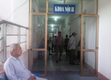 Các bệnh nhân điều trị trong khoa Nội II đều khẳng định phải tự nguyện nộp 20.000đ 