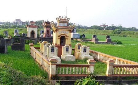 Hà Nam: Cám cảnh người dân khốn đốn mang người chết đi chôn "nhờ" - 3 Nhiều khu ruộng nằm lộn xộn với khu lăng mộ.
