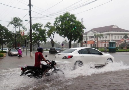 Nhiều tuyến phố ở thành phố Thái Bình bị ngập lụt.