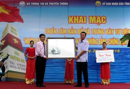 Khai mạc Triển lãm trưng bày bản đồ, tư liệu khẳng định chủ quyền Hoàng Sa, Trường Sa