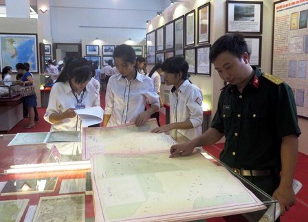 Khai mạc Triển lãm trưng bày bản đồ, tư liệu khẳng định chủ quyền Hoàng Sa, Trường Sa
