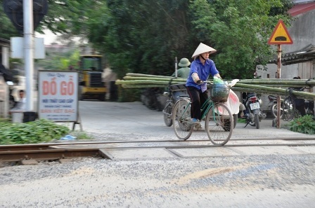Trong số 32,2km chiều dài đường sắt, Hà Nam có đến 179 đường ngang dân sinh 