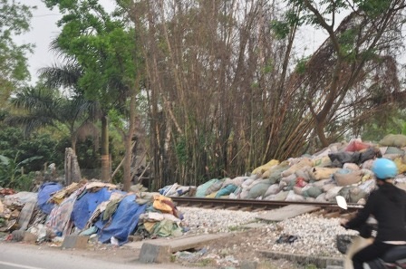 Nhiều đoạn, hành lang an toàn giao thông đường sắt bị lấn chiếm gây mất mỹ quan 