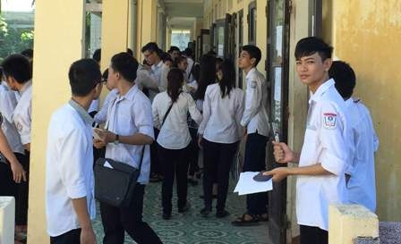 Các thí sinh tại Nam Định cũng than đề Ngoại ngữ dài và khó.