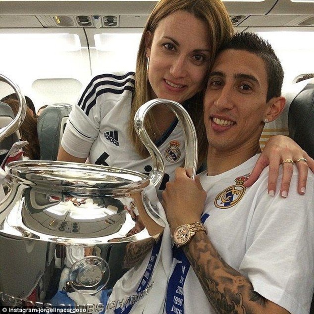 Di Maria cùng vợ ăn mừng chức vô địch Champions League