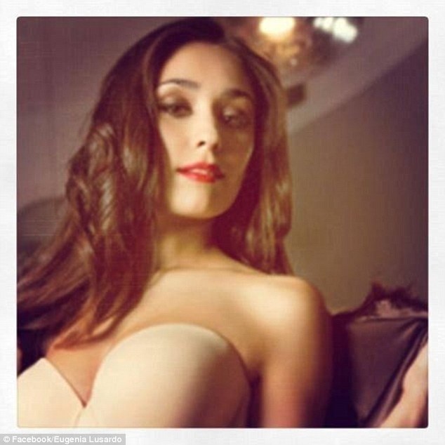 Lusardo là một người mẫu nội y có tiếng ở Argentina